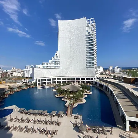 Grand Sapphire One Bedroom *